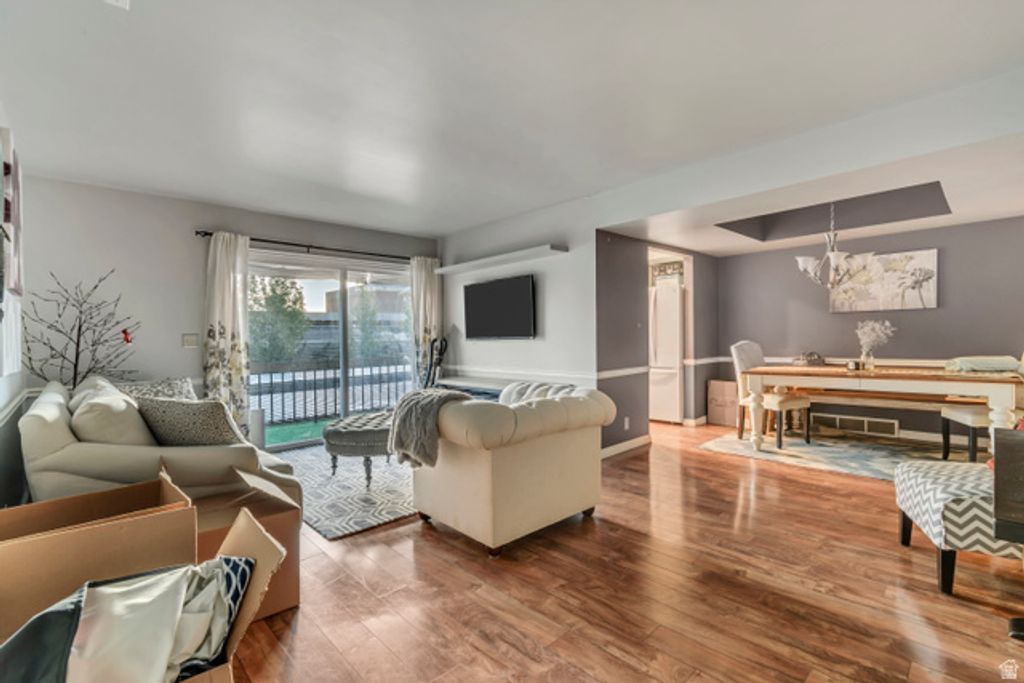 Image 3 of property listing at 5761 S WATERBURY CIR #I, Murray, UT 84121