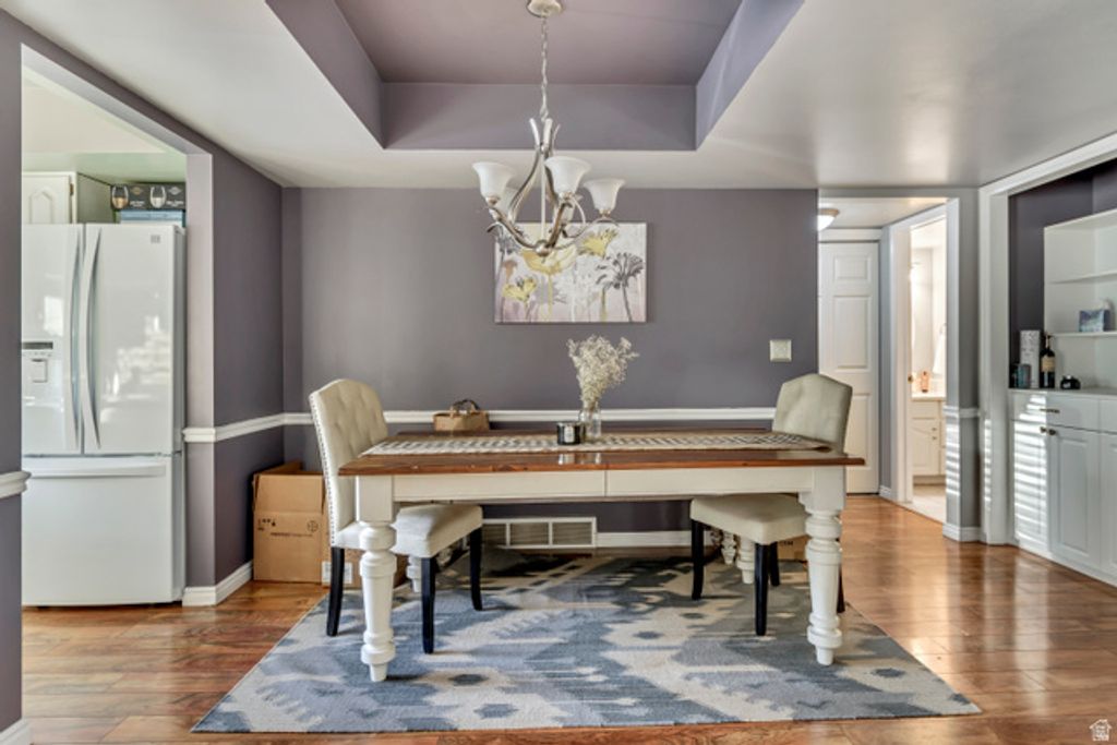 Image 6 of property listing at 5761 S WATERBURY CIR #I, Murray, UT 84121