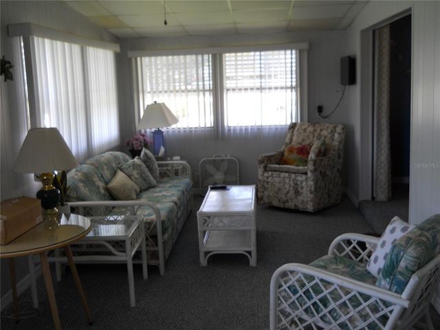 919 WEEPING WILLOW AVENUE, Lady Lake, FL 32159