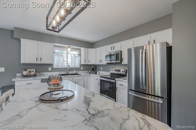 500 Neptune Drive, Ortonville, MI 48462