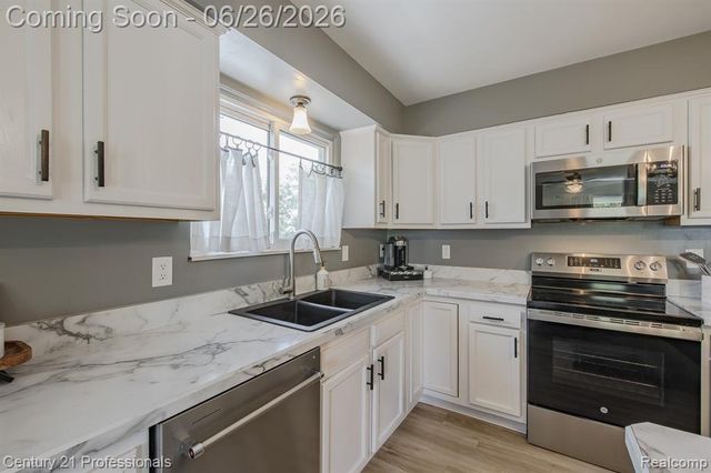 500 Neptune Drive, Ortonville, MI 48462