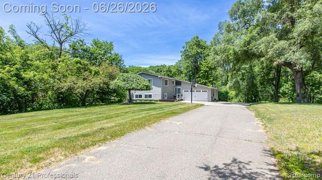 500 Neptune Drive, Ortonville, MI 48462