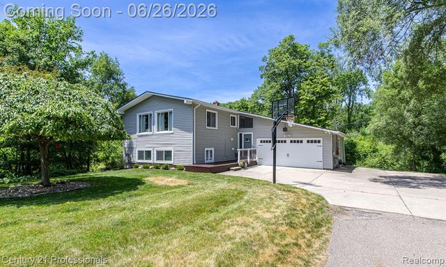 500 Neptune Drive, Ortonville, MI 48462