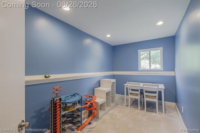 500 Neptune Drive, Ortonville, MI 48462