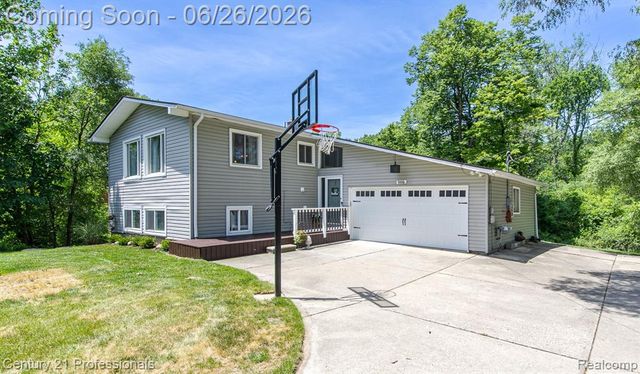 500 Neptune Drive, Ortonville, MI 48462