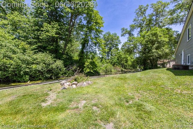 500 Neptune Drive, Ortonville, MI 48462