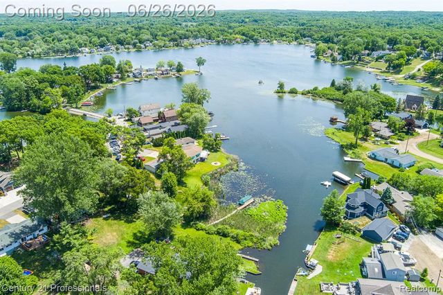 500 Neptune Drive, Ortonville, MI 48462