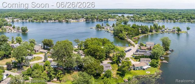 500 Neptune Drive, Ortonville, MI 48462