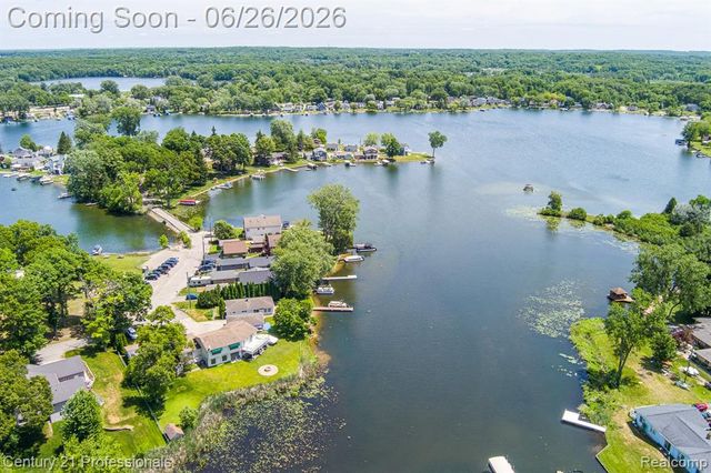 500 Neptune Drive, Ortonville, MI 48462