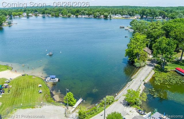 500 Neptune Drive, Ortonville, MI 48462