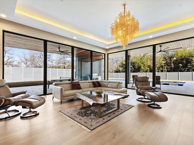 10230 Marsh Lane, Dallas, TX 75229