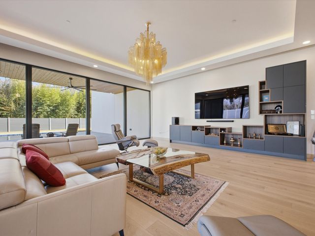 10230 Marsh Lane, Dallas, TX 75229