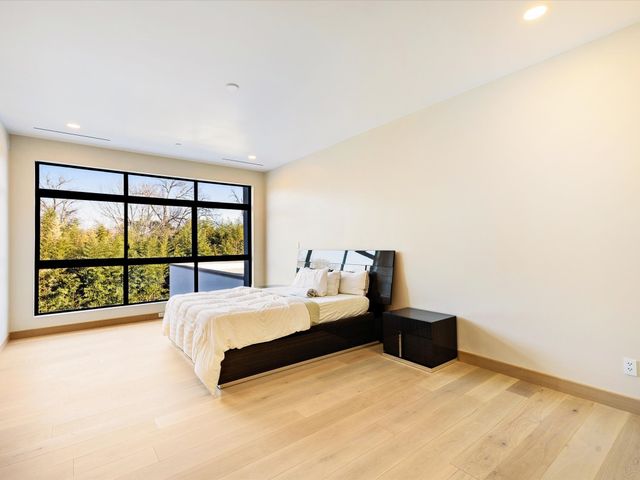 10230 Marsh Lane, Dallas, TX 75229