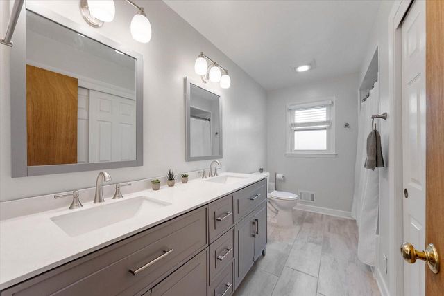 N97W16385 Tippicanoe COURT, Germantown, WI 53022