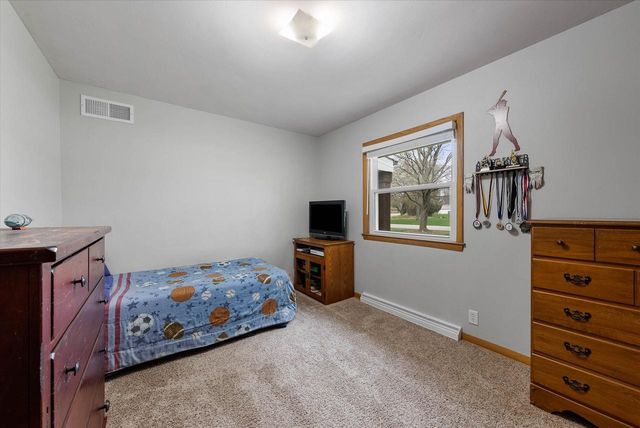 N97W16385 Tippicanoe COURT, Germantown, WI 53022