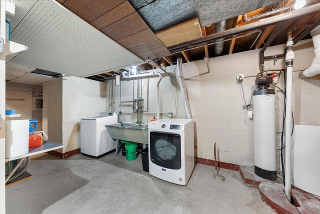 N97W16385 Tippicanoe COURT, Germantown, WI 53022