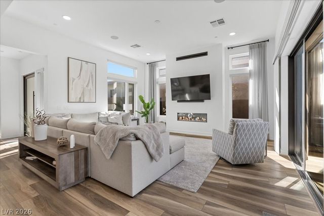 413 Highview Ridge Avenue, Las Vegas, NV 89138