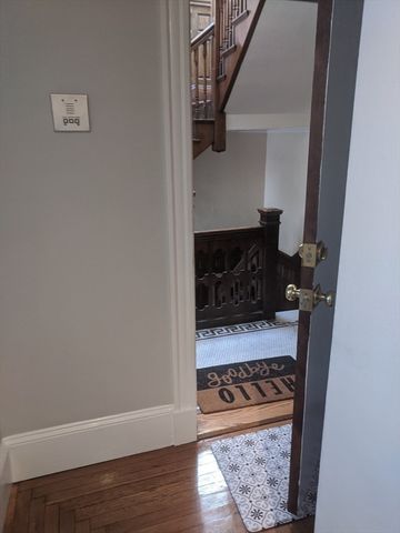 33 Westbourne Ter 3, Brookline, MA 02446