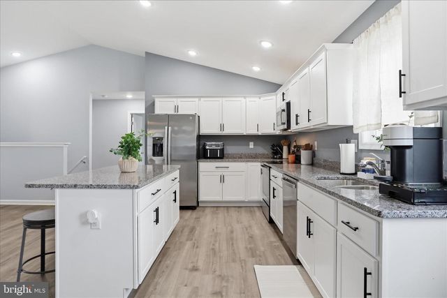 605 WESTERN LN, Front Royal, VA 22630