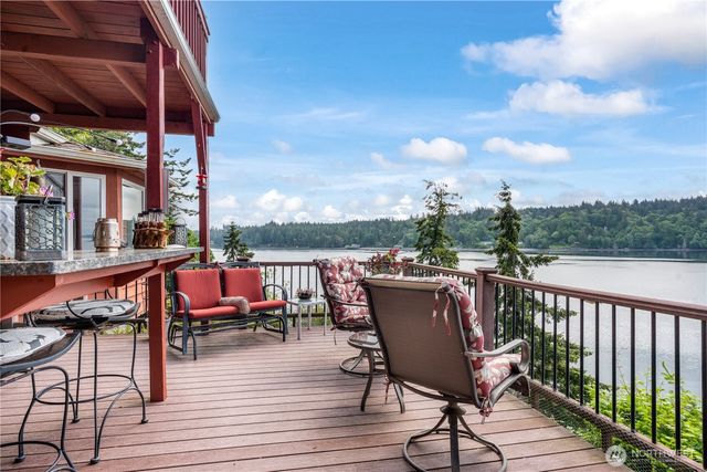 621 E Herron Boulevard NW, Lakebay, WA 98349