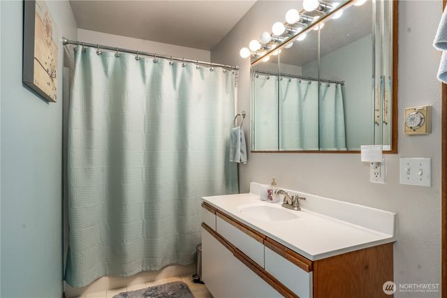 621 E Herron Boulevard NW, Lakebay, WA 98349