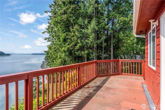 621 E Herron Boulevard NW, Lakebay, WA 98349