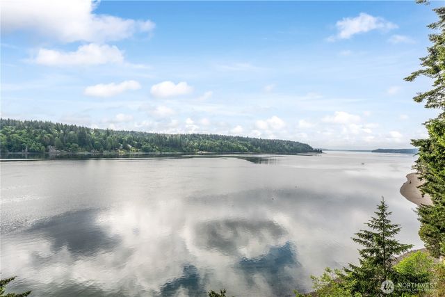 621 E Herron Boulevard NW, Lakebay, WA 98349