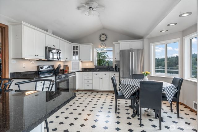 621 E Herron Boulevard NW, Lakebay, WA 98349