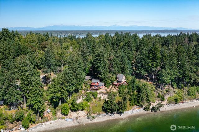 621 E Herron Boulevard NW, Lakebay, WA 98349