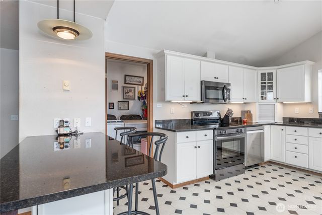 621 E Herron Boulevard NW, Lakebay, WA 98349