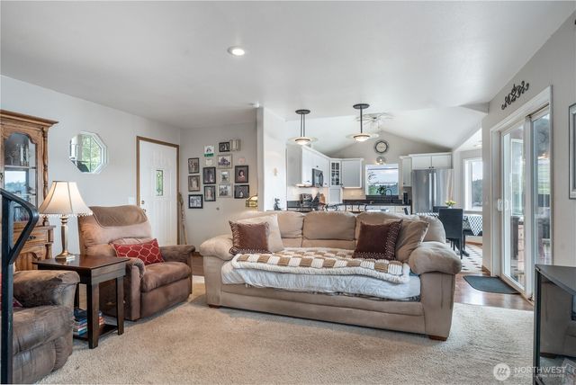 621 E Herron Boulevard NW, Lakebay, WA 98349