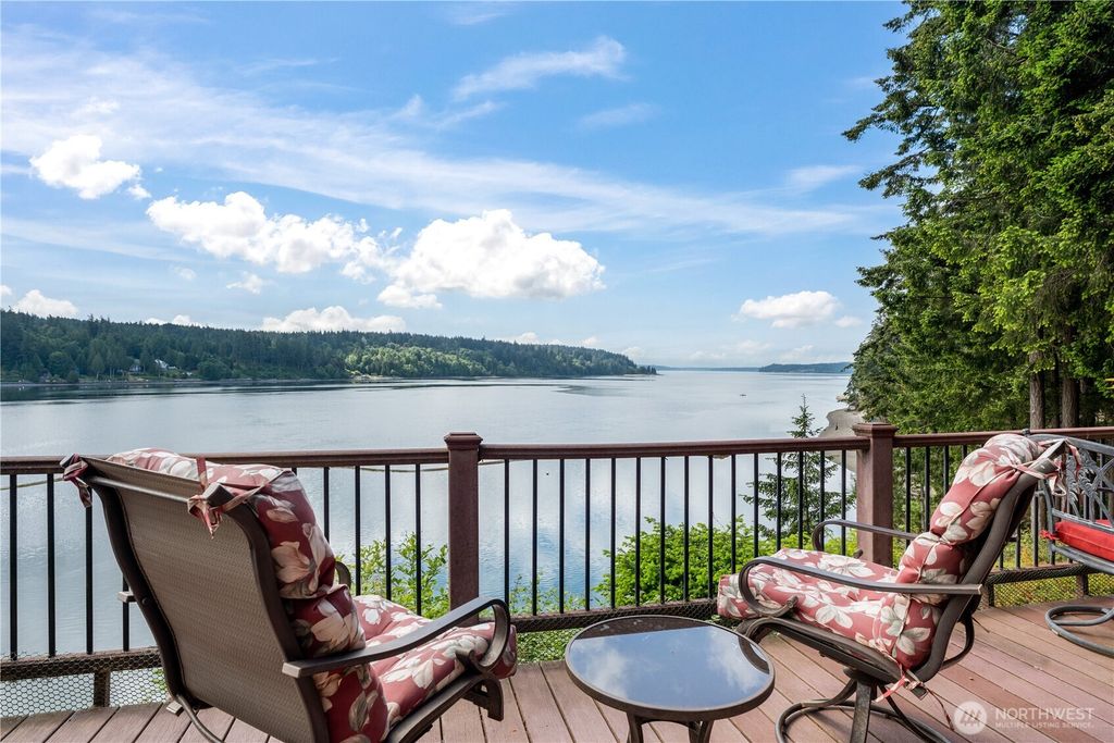 621 E Herron Boulevard NW, Lakebay, WA 98349