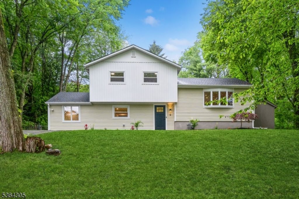 9 Somerset Pl, West Milford Twp., NJ 07480