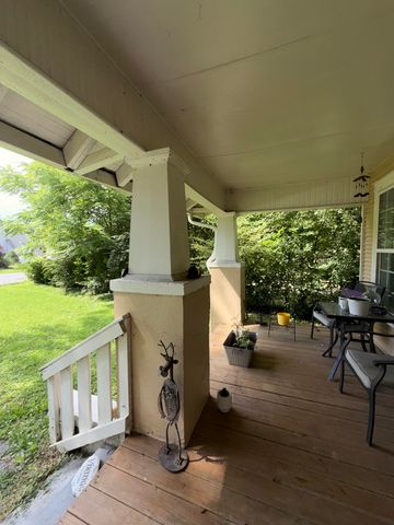 16 Woodvale Avenue, Chattanooga, TN 37411