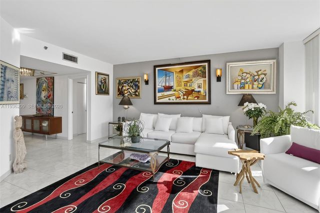 20281 E Country Club Dr 201, Aventura, FL 33180