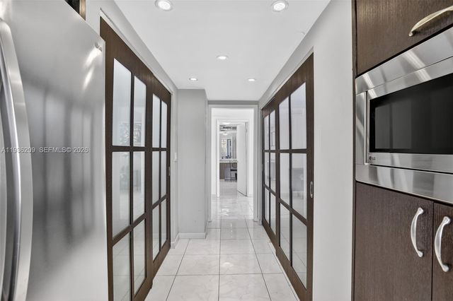 20281 E Country Club Dr 201, Aventura, FL 33180