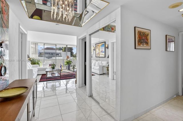 20281 E Country Club Dr 201, Aventura, FL 33180