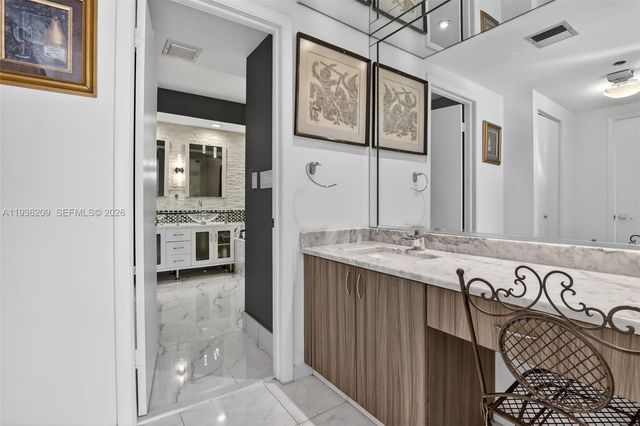 20281 E Country Club Dr 201, Aventura, FL 33180