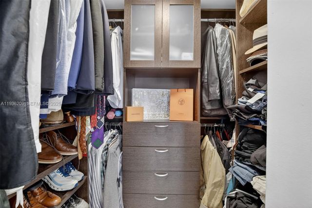 20281 E Country Club Dr 201, Aventura, FL 33180