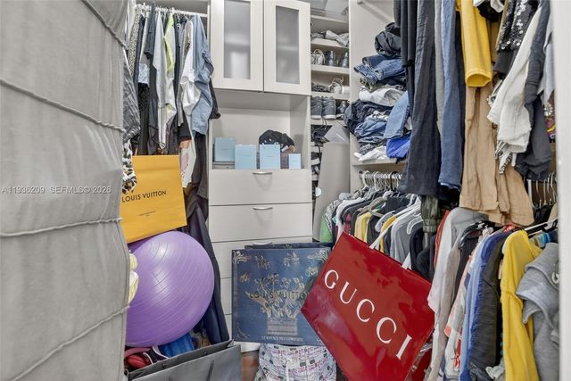 20281 E Country Club Dr 201, Aventura, FL 33180