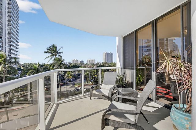 20281 E Country Club Dr 201, Aventura, FL 33180