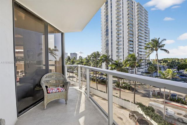 20281 E Country Club Dr 201, Aventura, FL 33180