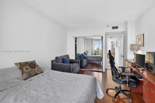 20281 E Country Club Dr 201, Aventura, FL 33180