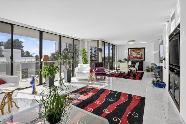 20281 E Country Club Dr 201, Aventura, FL 33180