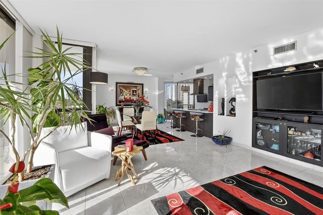 20281 E Country Club Dr 201, Aventura, FL 33180