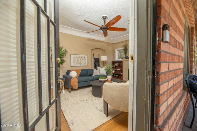 1636 E PINCHOT Avenue, Phoenix, AZ 85016