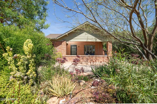 1636 E PINCHOT Avenue, Phoenix, AZ 85016