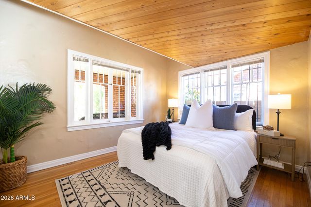 1636 E PINCHOT Avenue, Phoenix, AZ 85016