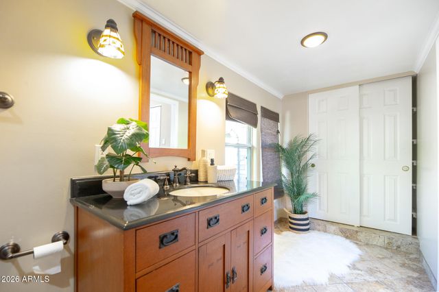 1636 E PINCHOT Avenue, Phoenix, AZ 85016