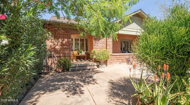 1636 E PINCHOT Avenue, Phoenix, AZ 85016